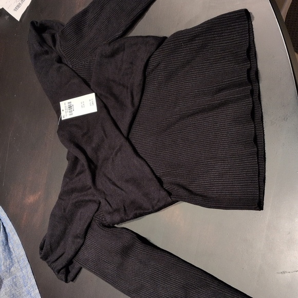 Abercrombie & Fitch Off-Shoulder Top MEDIUM NWT - Picture 4 of 5